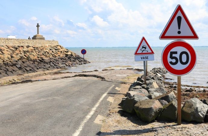 Bu otoyol günde iki kez okyanusa batıyor