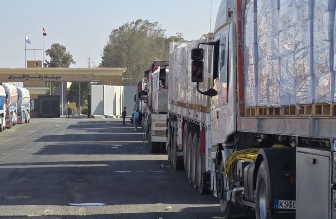 İsrail, Gazze’deki Refah Sınır Kapısı’nı geçişlere kapattı