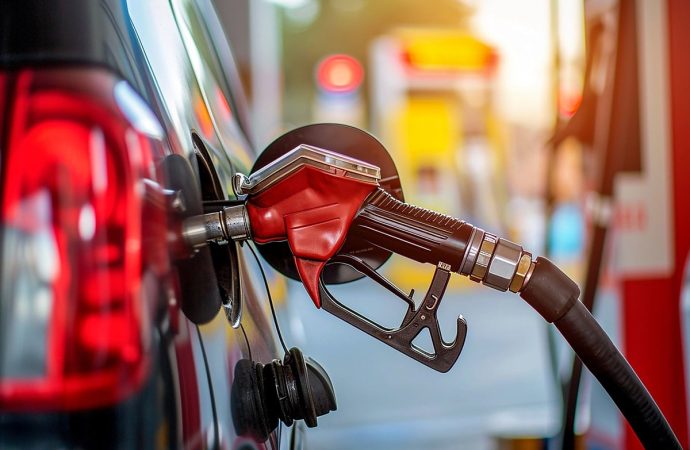 Akaryakıtta gece yarısı depremi: Motorine dev zam!