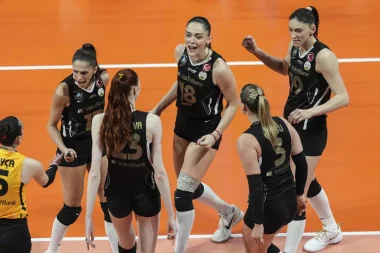 VakıfBank deplasmanda avantajı kaptı: Fenerbahçe Medicana’ya set vermedi!