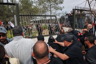 KKTC sokakta: Ödenek donduran kararname geri çekildi