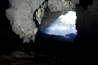 Dünyanın en büyük mağarası: İçeride ormanı, nehri, hatta bulutları var