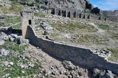 Büyük İskender’e geçit vermeyen surlar ayağa kaldırıldı