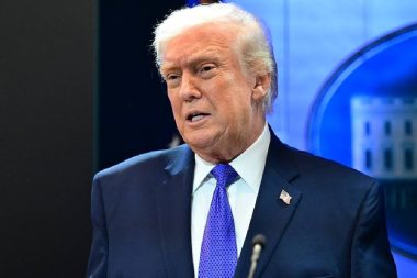 Trump kuyruğu dik tutmak istiyor: İran’a silah satan ülkelere yüzde 50 gümrük vergisi uygulanacak
