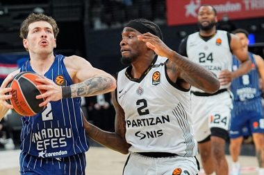 Anadolu Efes,  Partizan’ı uzatmada 79-72 yendi