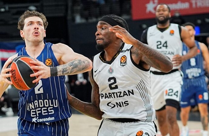 Anadolu Efes, Partizan’ı uzatmada 79-72 yendi