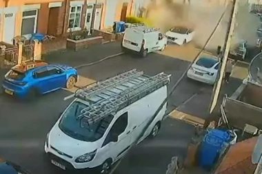 Sevgilisi evden kovdu, o da evi havaya uçurdu