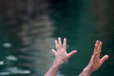 Papaz ‘ağır ihmal’den yargılanacak: Vaftiz ettiği adam boğularak öldü