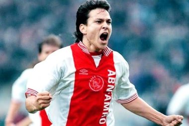 Efsane futbolcu 55 yaşında yeniden sahada: Oğluyla birlikte oynayacak