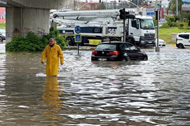 Sağanak yağış ve kar geliyor: Bakanlıktan sel uyarısı