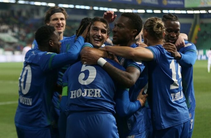 Çaykur Rizespor 3 puanı 4 golle aldı
