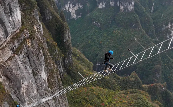 Bu merdivende yürümek cesaret ister