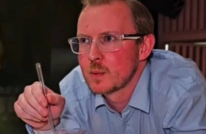 Alkolsüz bar müdürü alkollü yakalandı: Direksiyon başında baygın bulundu