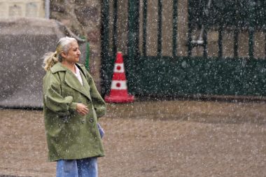 Ankara’da nisanda kar, İstanbul’da dolu yağdı