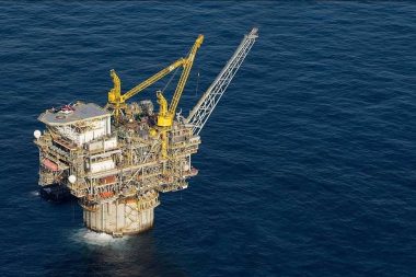 Denizin ortasında dev petrol rezervi: Ülke servetini ikiye katlayacak