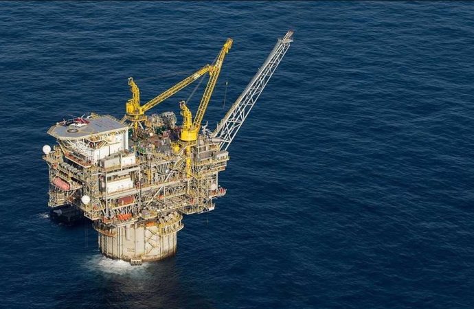 Denizin ortasında dev petrol rezervi: Ülke servetini ikiye katlayacak