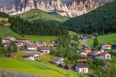 ‘Bir avroluk ev’ler kapış kapış gitti: Kampanya komşu köylere de yayıldı