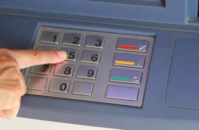 ATM’deki sarı tuşun görevi: ‘Omuz sörfü’ne engel oluyor