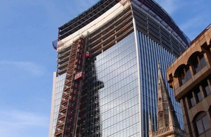 ‘Eyvah güneş çıktı’: Kibrit olup yakmasın diye panellerle korunuyor