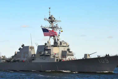 İddia: ABD savaş gemileri Hürmüz Boğazı’ndan geçti