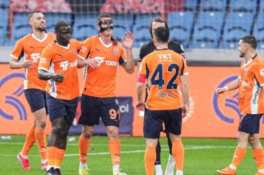 Başakşehir, Gençlerbirliği karşısında 3 puanı 3 golle aldı