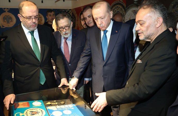 Erdoğan, “Muhteşem Cep Saatleri Koleksiyonu” sergisini gezdi