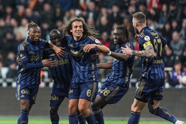 Fenerbahçe 3 puanı 4 golle aldı