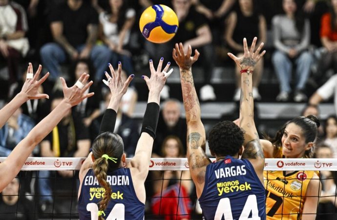 Fenerbahçe, Vakıfbank’ı 3-1 yendi, seriyi eşitledi