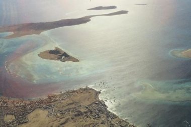 İran Hürmüz’ü yeniden kapatıp tankerleri durdurdu