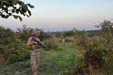 Askerler sabaha kadar zirai don nöbeti tuttu