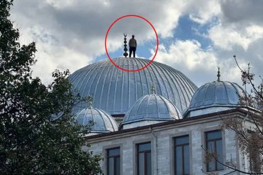 İntihar etmek için caminin kubbesine çıktı: Polis saatlerce dil döktü