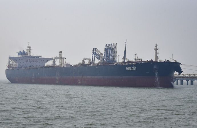 Petrol tankeri seferleri Kovid-19 günlerinin bile altına indi