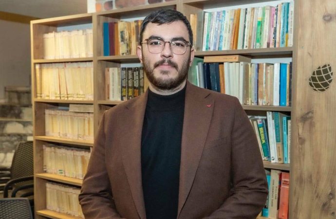 Gazeteci Arı: Suçladığım insanlarla aynı cezaevindeyim