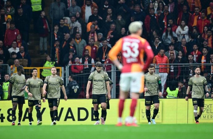 Galatasaray iki puan kaybetti, Fenerbahçe ümitlendi
