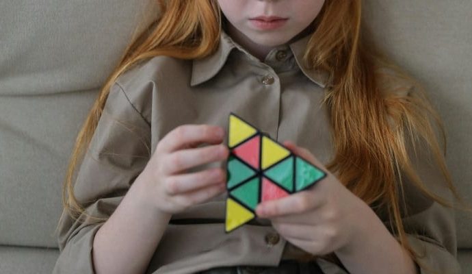 Kızlarda otizm daha geç fark ediliyor: Çünkü toplum bunu bile saklamayı öğretiyor