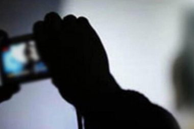 İş insanlarına kadın gönderip kayda almış