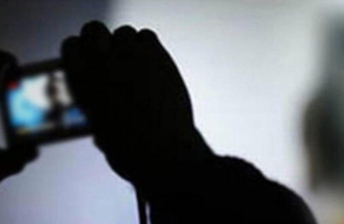 İş insanlarına kadın gönderip kayda almış