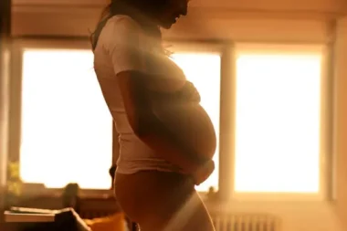 Kadınlar neden yatarak doğum yapıyor: ‘Güneş Kral’ 14. Louis bu işin neresinde?