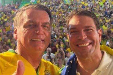 Göçmen polisi baltayı taşa vurdu: Trump’ın sevdiği başkanın adamını gözaltına aldı