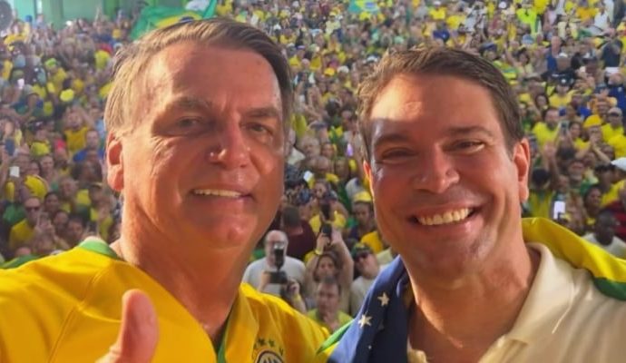 Göçmen polisi baltayı taşa vurdu: Trump’ın sevdiği başkanın adamını gözaltına aldı