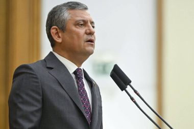 Özgür Özel: Boynumuzu vereceğiz ama asla boyun eğmeyeceğiz