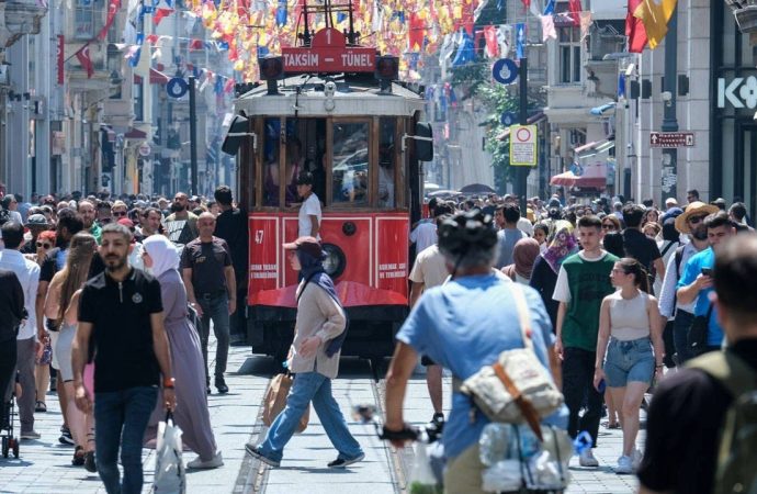 İPA: İstanbul’da iş bulma beklentisi zayıf, tüketim düşüyor