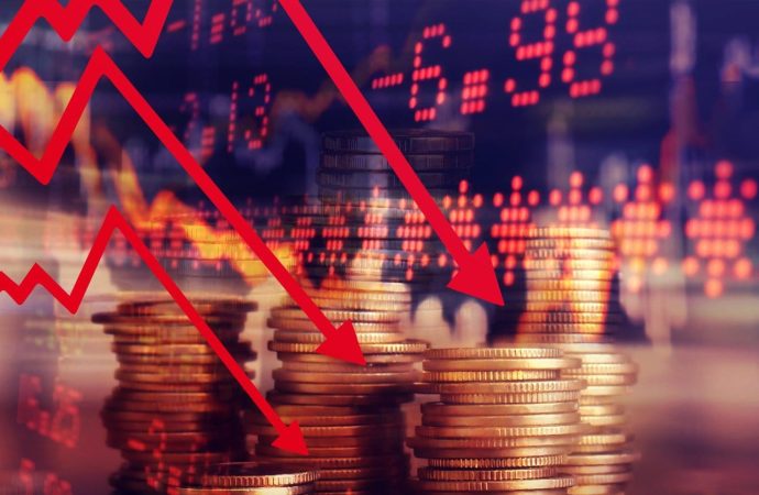 Fitch dokuz bankanın notunu düşürdü