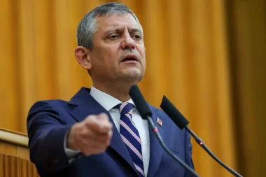 Özgür Özel: Okullardaki şiddet artık münferit olaylarla açıklanamaz