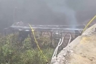 Yolcu otobüsü devrildi: Çok sayıda ölü var