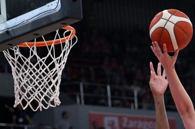 Fenerbahçe ve Galatasaray Avrupa Ligi’nde final için parkeye çıkıyor