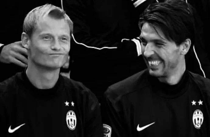 Arsenal ve Juventus’un eski kalecisi Alexander Manninger trenin altında kalıp öldü