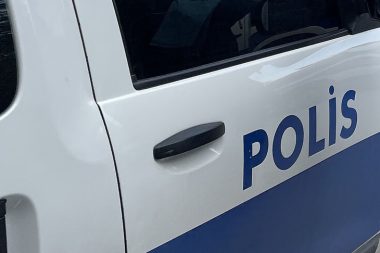 Eşme Belediye Başkanı Tozan ve eşi ‘irtikap’tan gözaltına alındı