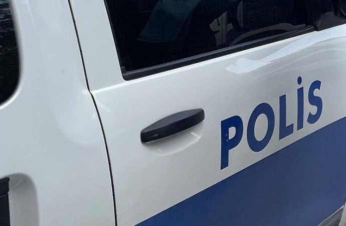 Eşme Belediye Başkanı Tozan ve eşi ‘irtikap’tan gözaltına alındı