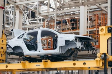 Otomotiv devi en büyük fabrikasında üretimi durduruyor